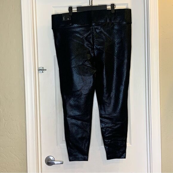 Torrid Black Tonal Snake Pixie Pants Torrid Size 2/2X - Picture 3 of 12